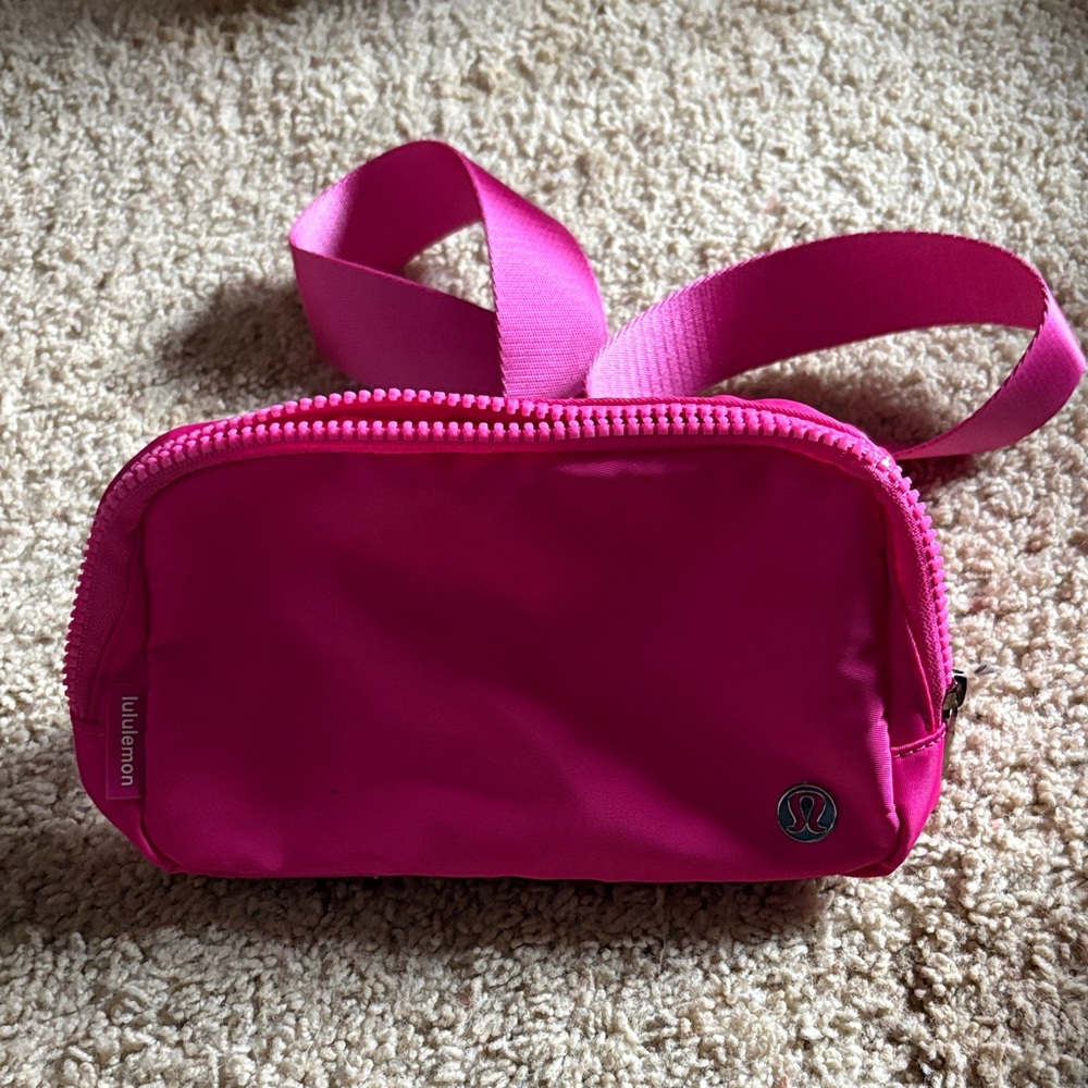 lululemon athletica Fuchsia Bag